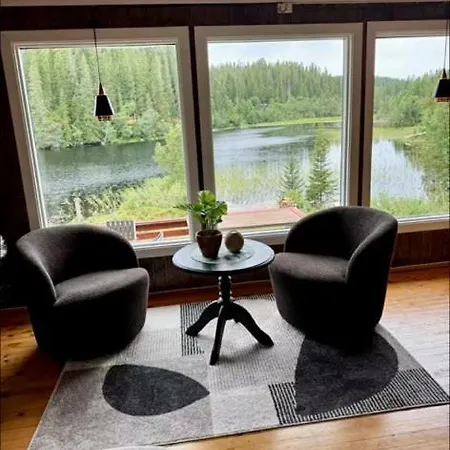Cozy Lakeside Buvika